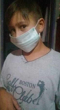 Laureano Alvarez, en af eleverne på Carlos Sourigues-skolen, måtte på hospitalet og have ekstra ilt, fordi han fik luftvejsproblemer den 16. marts 2018.