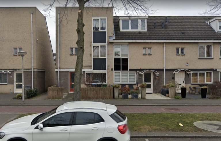 HPSG's hovedselskab er registreret i et rækkehus i enprovins til Amsterdam. Der holder også en skønhedssalon til på adressen og et selskab "som assisterer virksomheder med deres finansielle transaktioner".