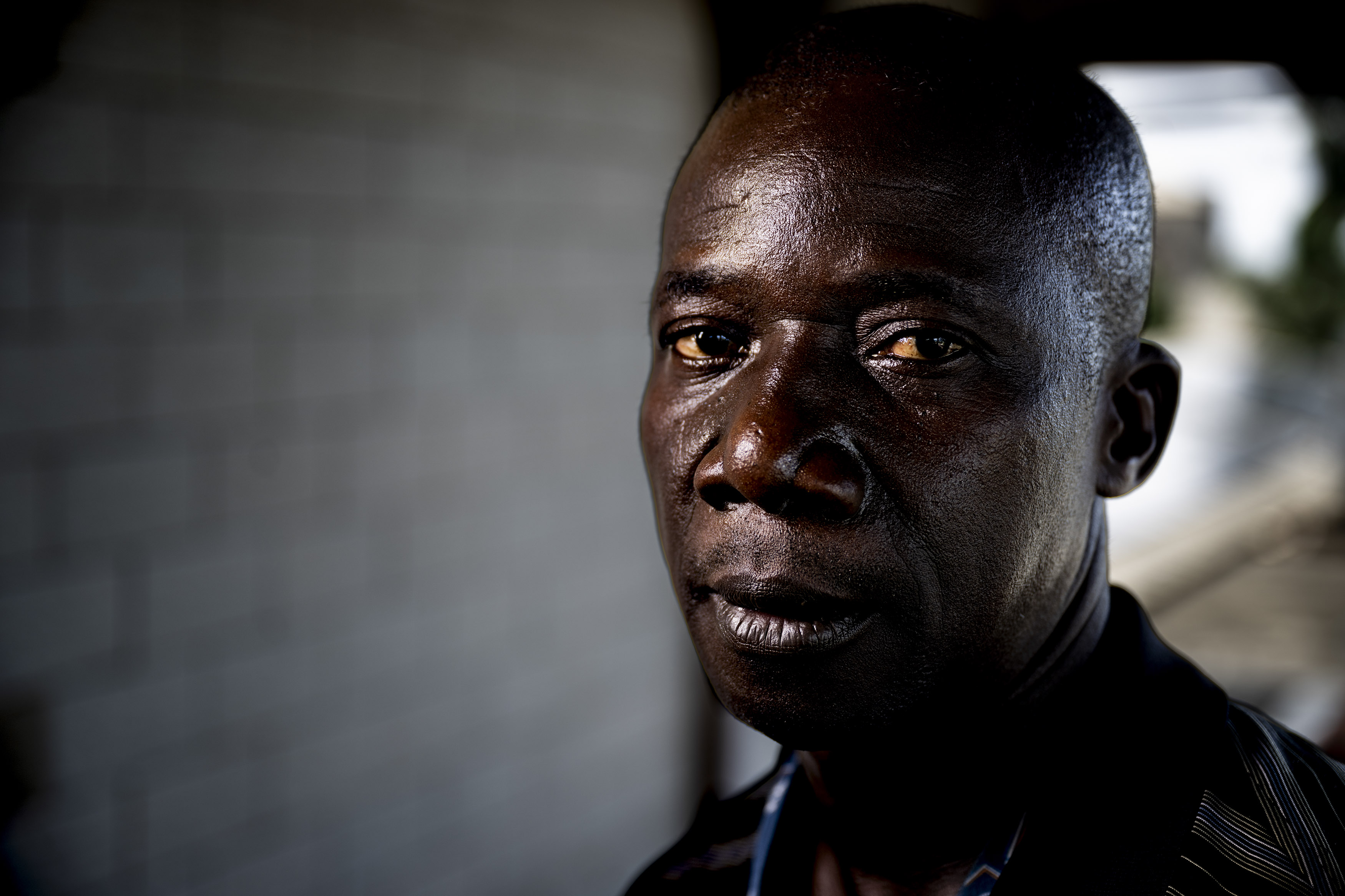 “Jeg ved, at jeg bliver syg af at gå på arbejde, men hvad kan jeg gøre? APM Terminals har monopol på havnen, så jeg kan ikke bare gå ud og få et andet arbejde”