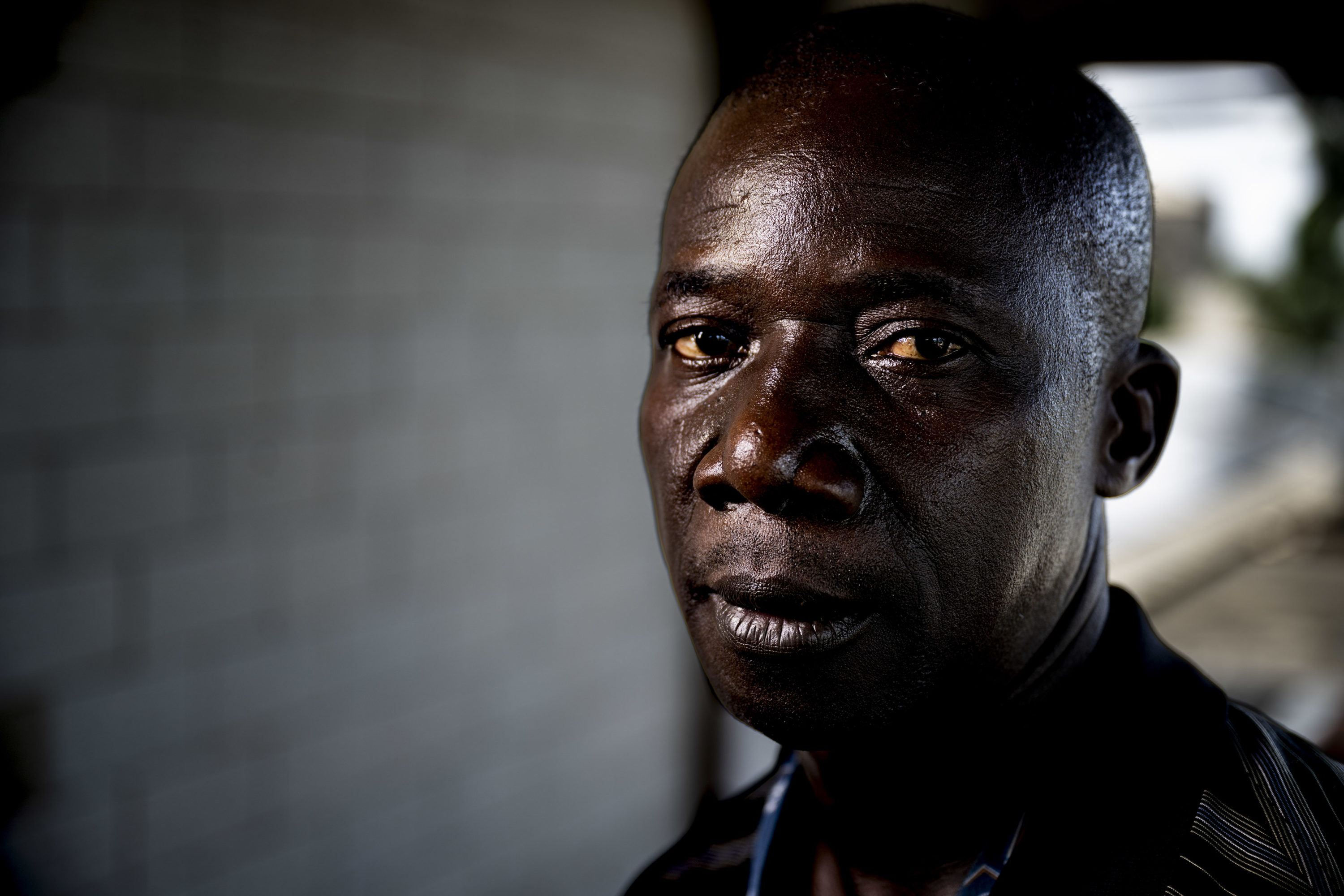 “Jeg ved, at jeg bliver syg af at gå på arbejde, men hvad kan jeg gøre? APM Terminals har monopol på havnen, så jeg kan ikke bare gå ud og få et andet arbejde”