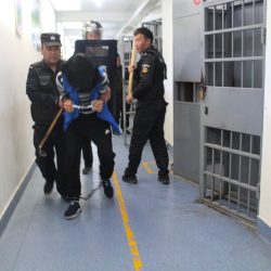 Billederne her stammer fra en lækage af dokumenter om lejrene i Xinjiang. De viser - ifølge forskere -
sandsynligvis sikkerhedsøvelser inde i lejrene. Foto: Xinjiang Police Files