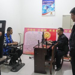 Billederne her stammer fra en lækage af dokumenter om lejrene i Xinjiang. De viser - ifølge forskere -
sandsynligvis sikkerhedsøvelser inde i lejrene. Foto: Xinjiang Police Files